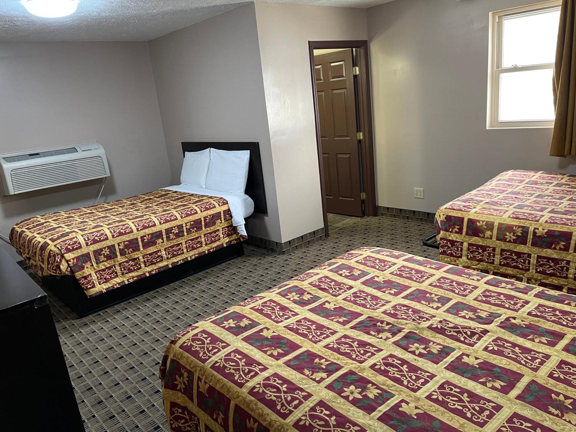 Economy Inn & Suites Ashtabula Exterior foto