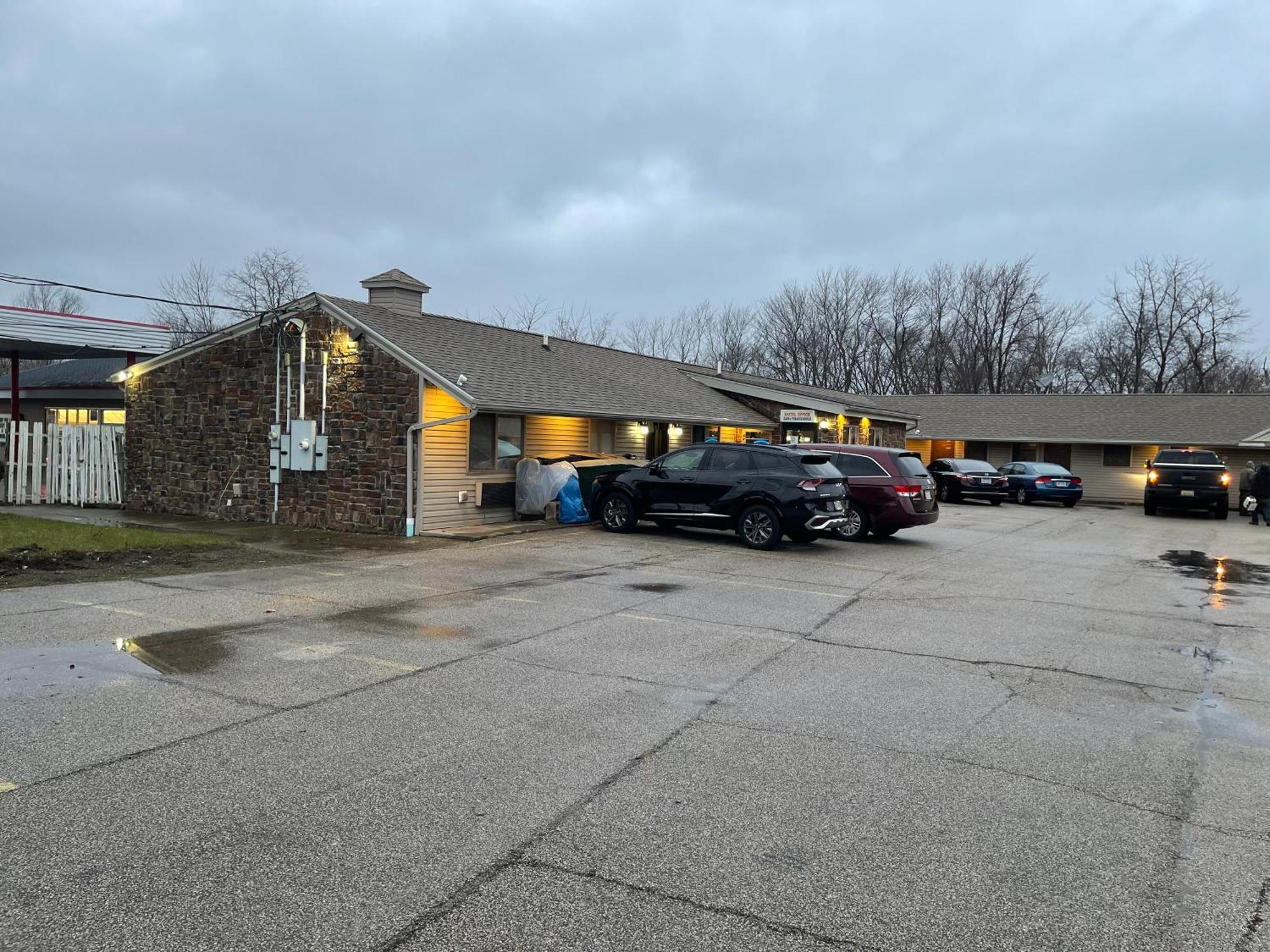 Economy Inn & Suites Ashtabula Exterior foto