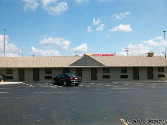 Economy Inn & Suites Ashtabula Exterior foto